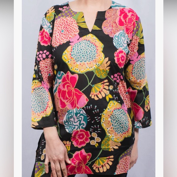 Large Flower Print 3/4 Sleeve Tunic Size: M - Picture 1 of 8